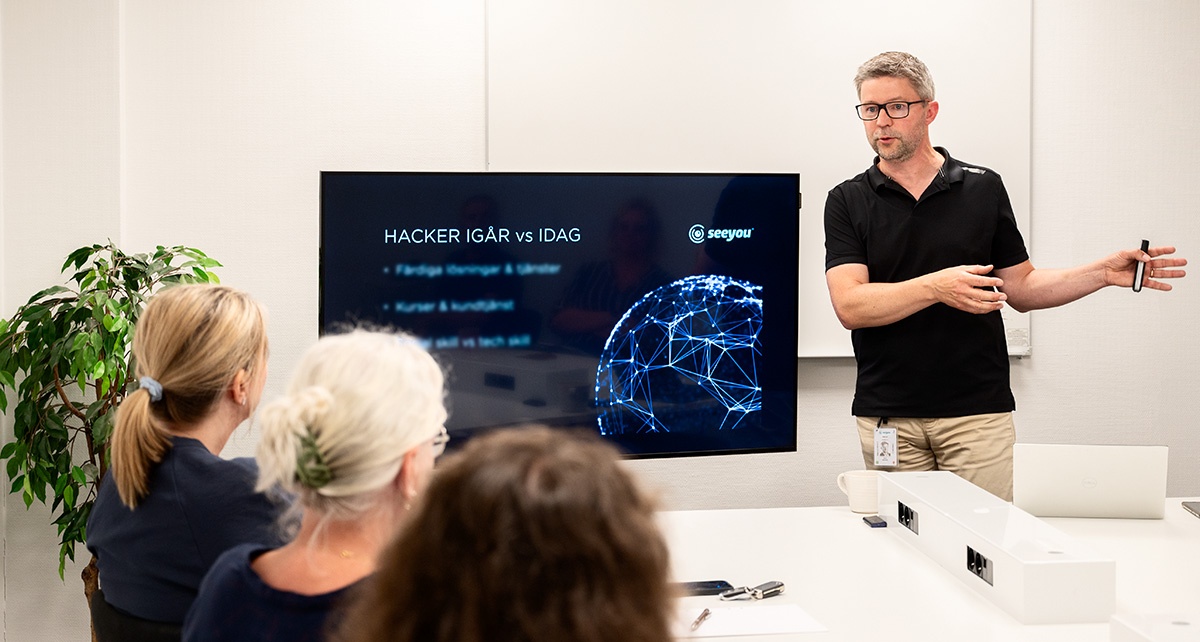 Pierre undervisar om cybersäkerhet